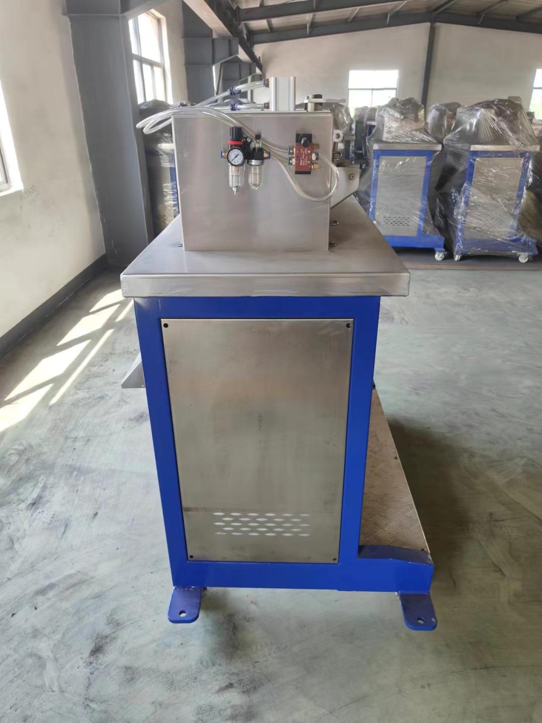 Gantry type pelletizer 600